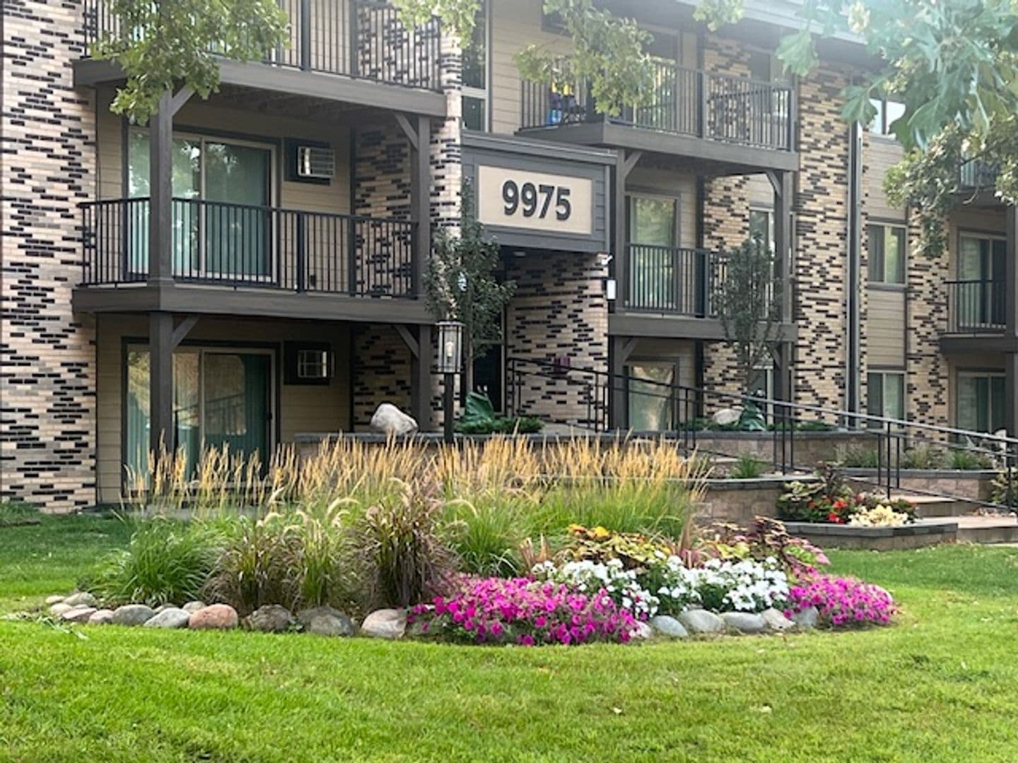 Coon Rapids Apartment: 9985 Butternut Street NW