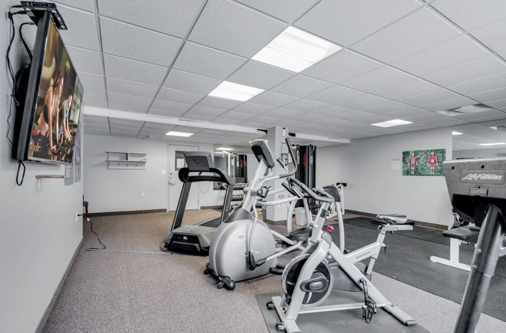 St. Paul Apartment: 99 W. California Ave. #103