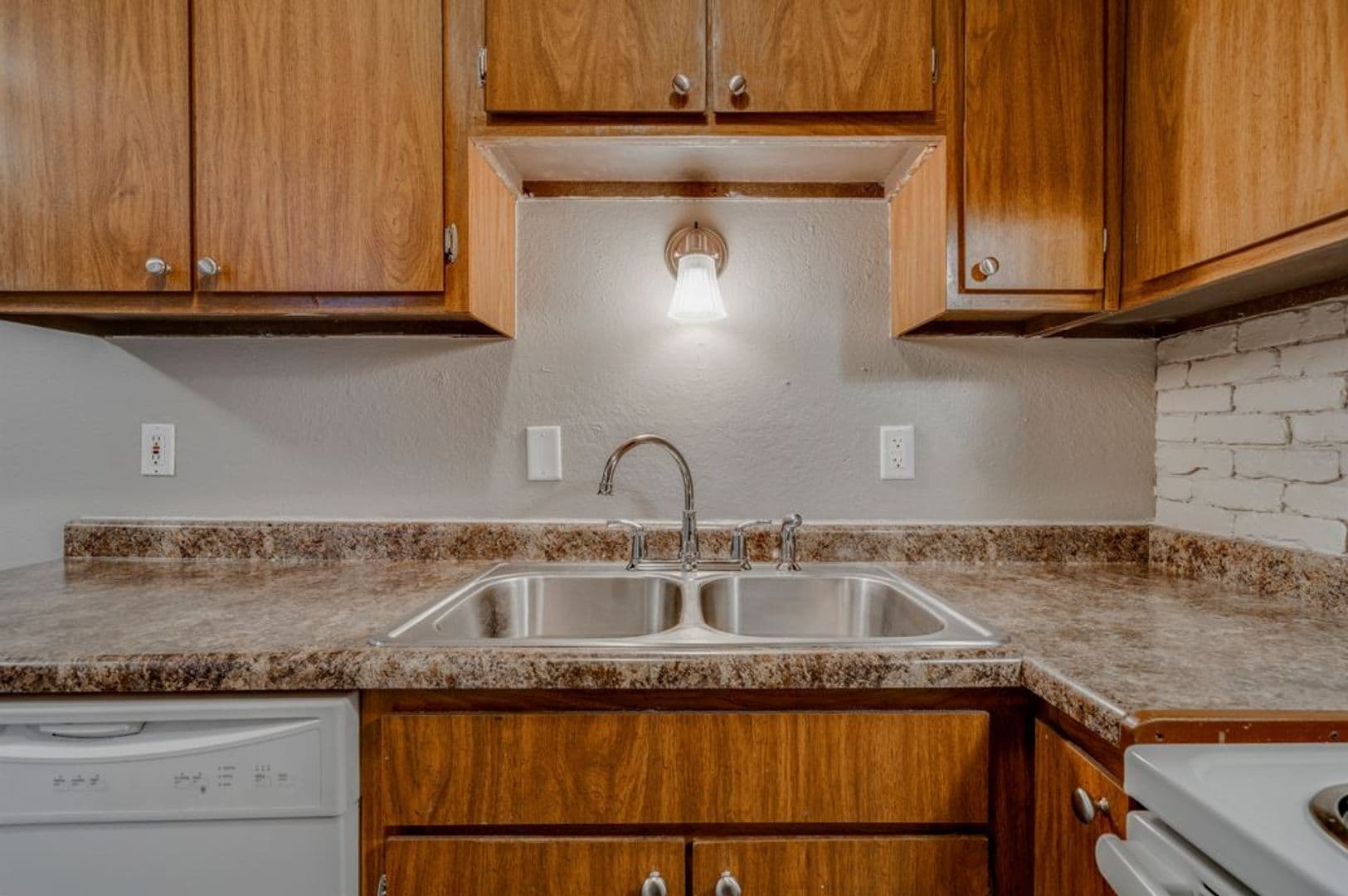 St. Paul Apartment: 99 W. California Ave. #103