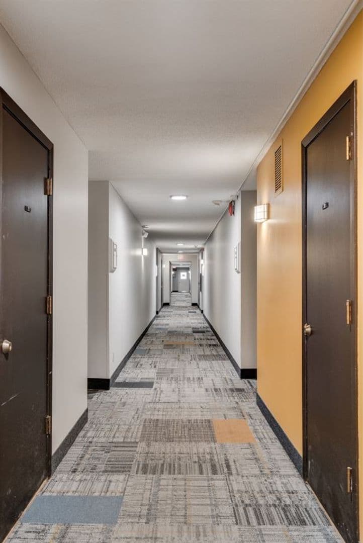St. Paul Apartment: 99 W. California Ave. #103