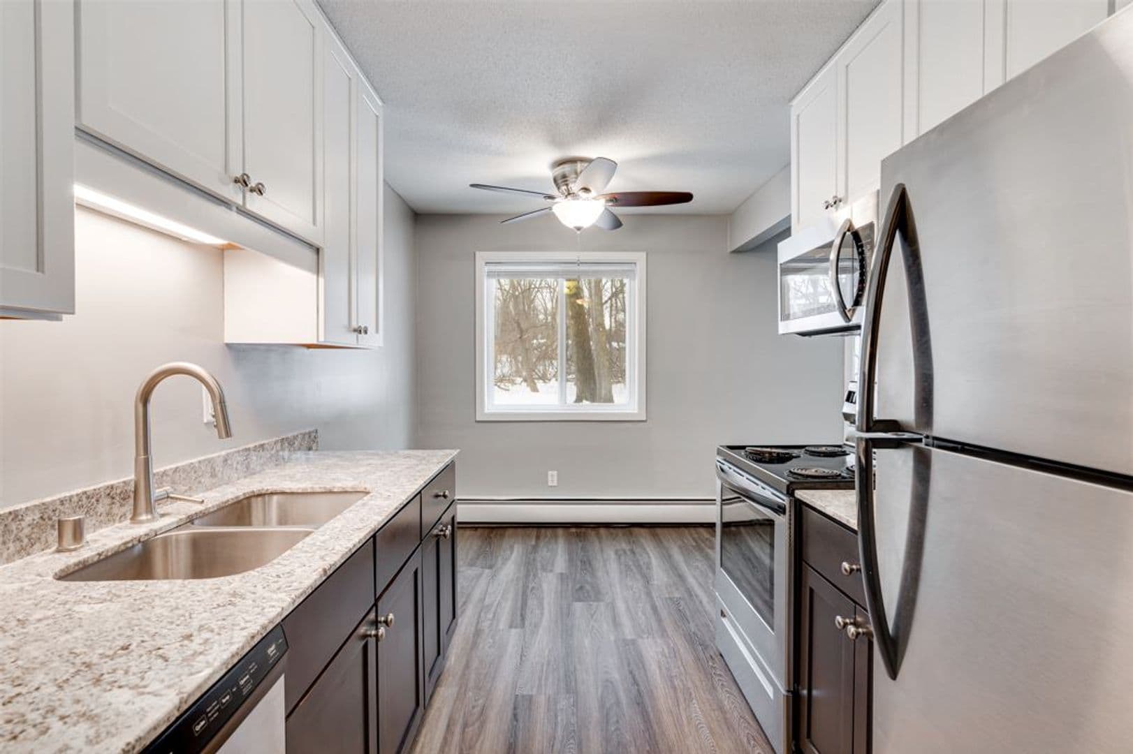 Little Canada Apartment: 180 - 210 County Road B2 E