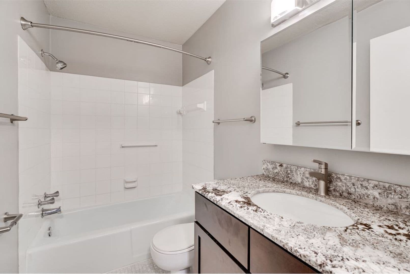Little Canada Apartment: 180 - 210 County Road B2 E