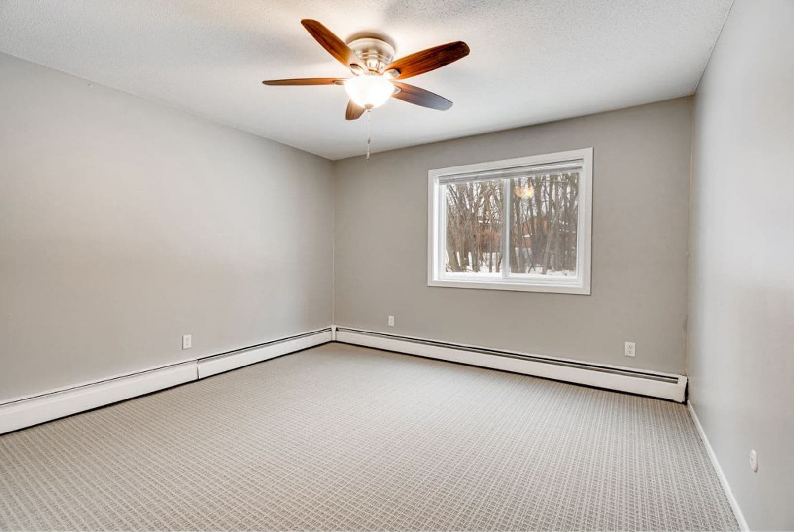Little Canada Apartment: 180 - 210 County Road B2 E