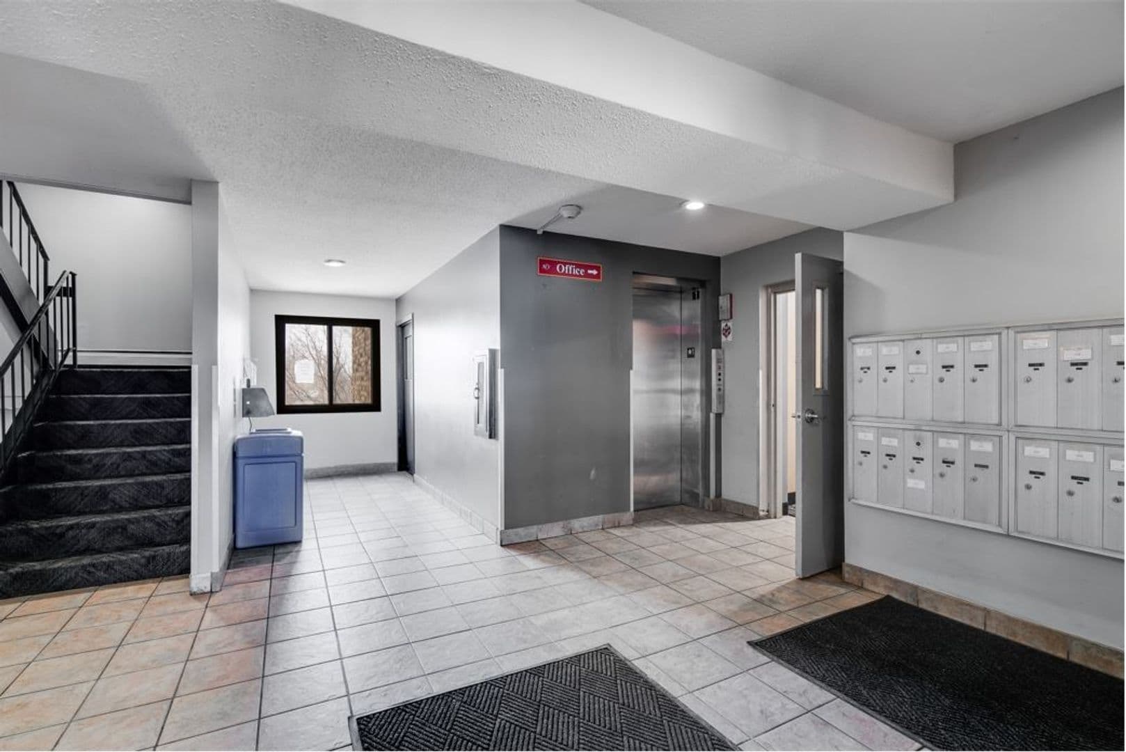 St. Paul Apartment: 99 W. California Ave. #103