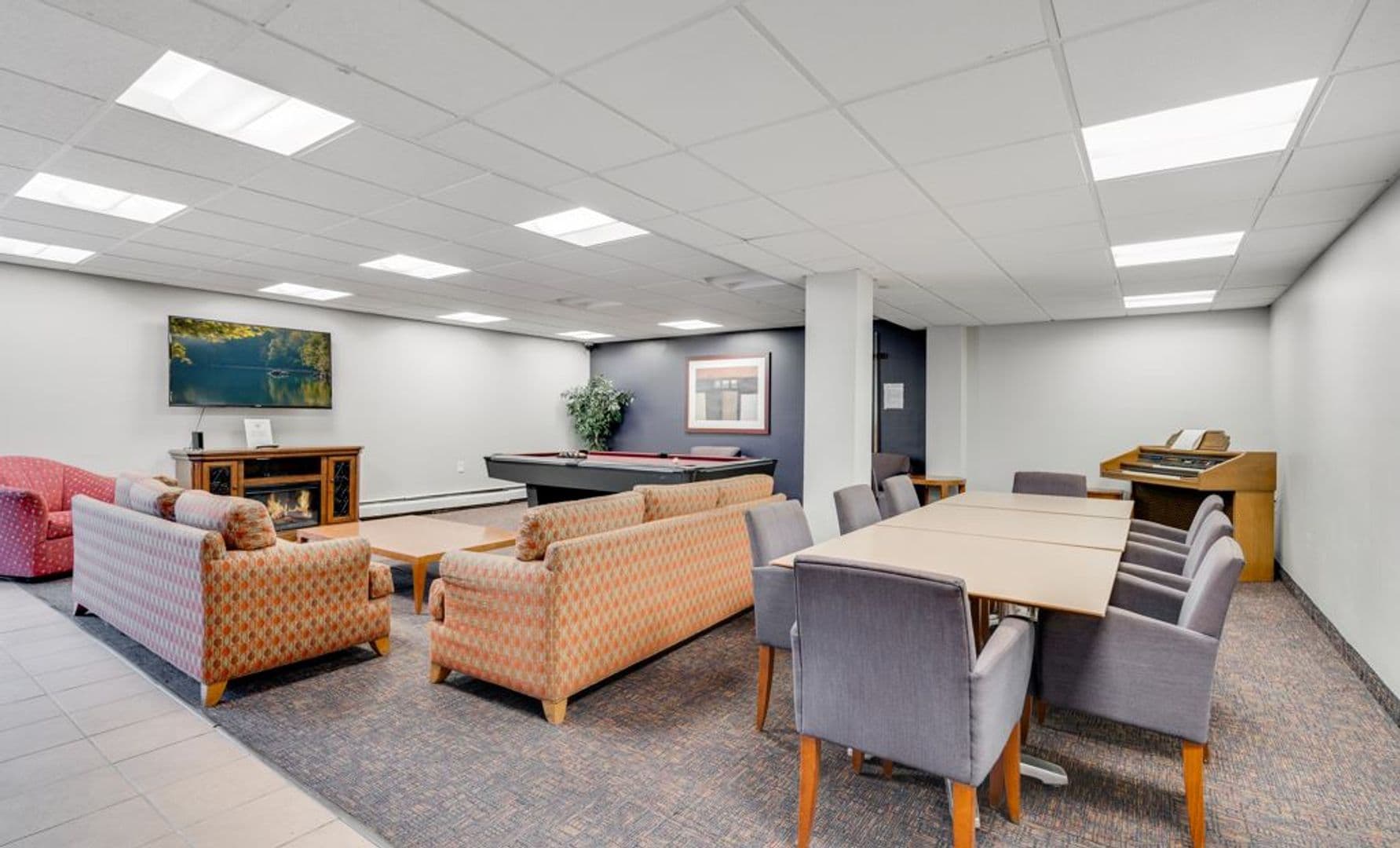 St. Paul Apartment: 99 W. California Ave. #103