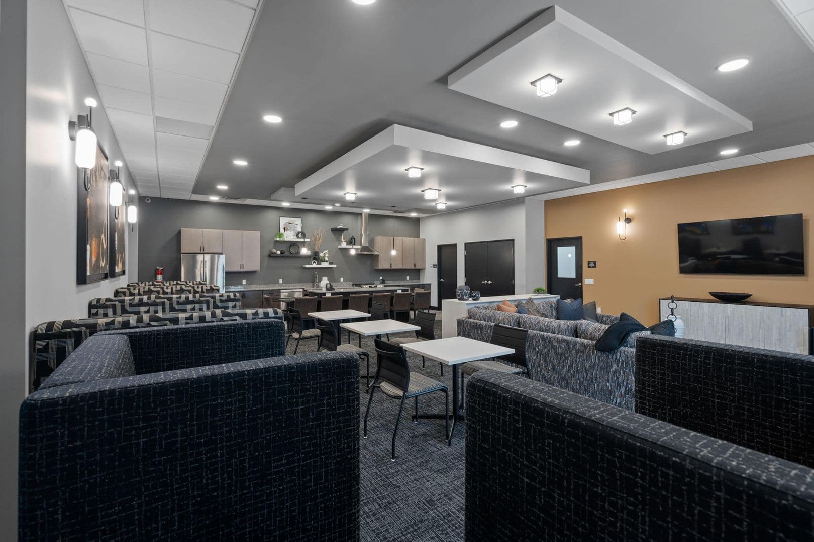 Roseville Apartment: 2914 Snelling Ave N