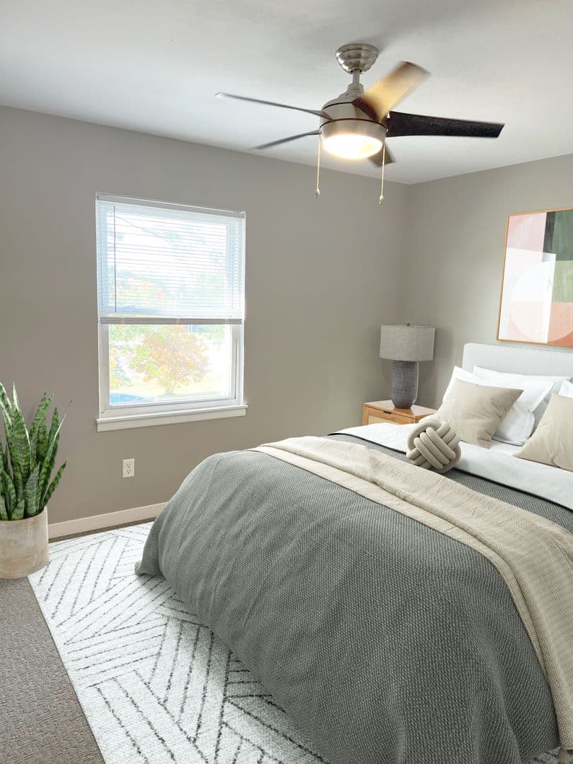 Roseville Apartment: 2914 Snelling Ave N