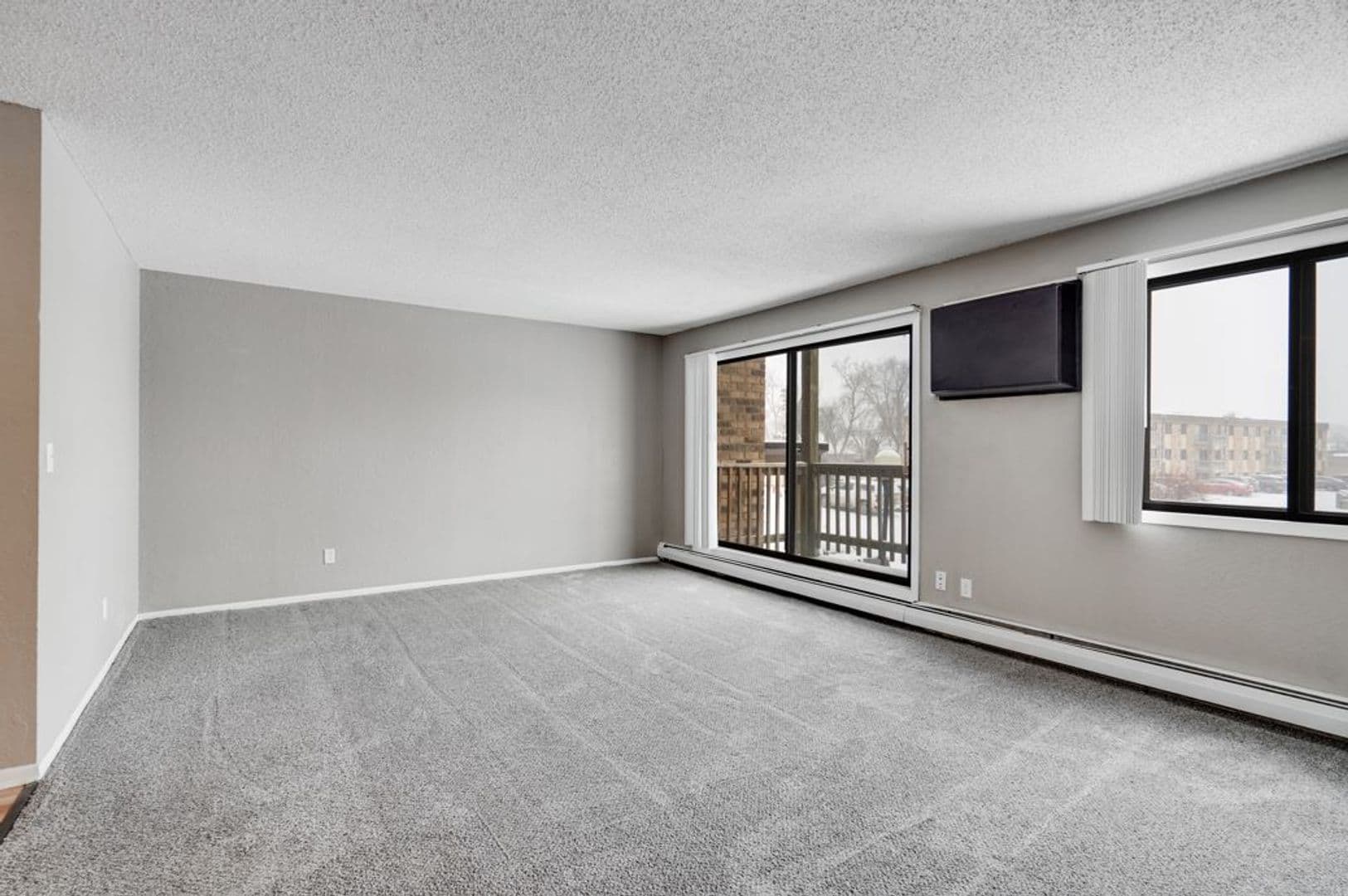 St. Paul Apartment: 99 W. California Ave. #103
