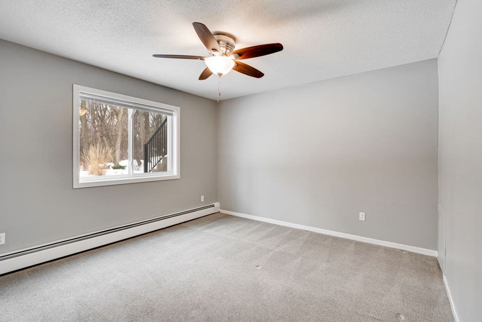 Little Canada Apartment: 180 - 210 County Road B2 E