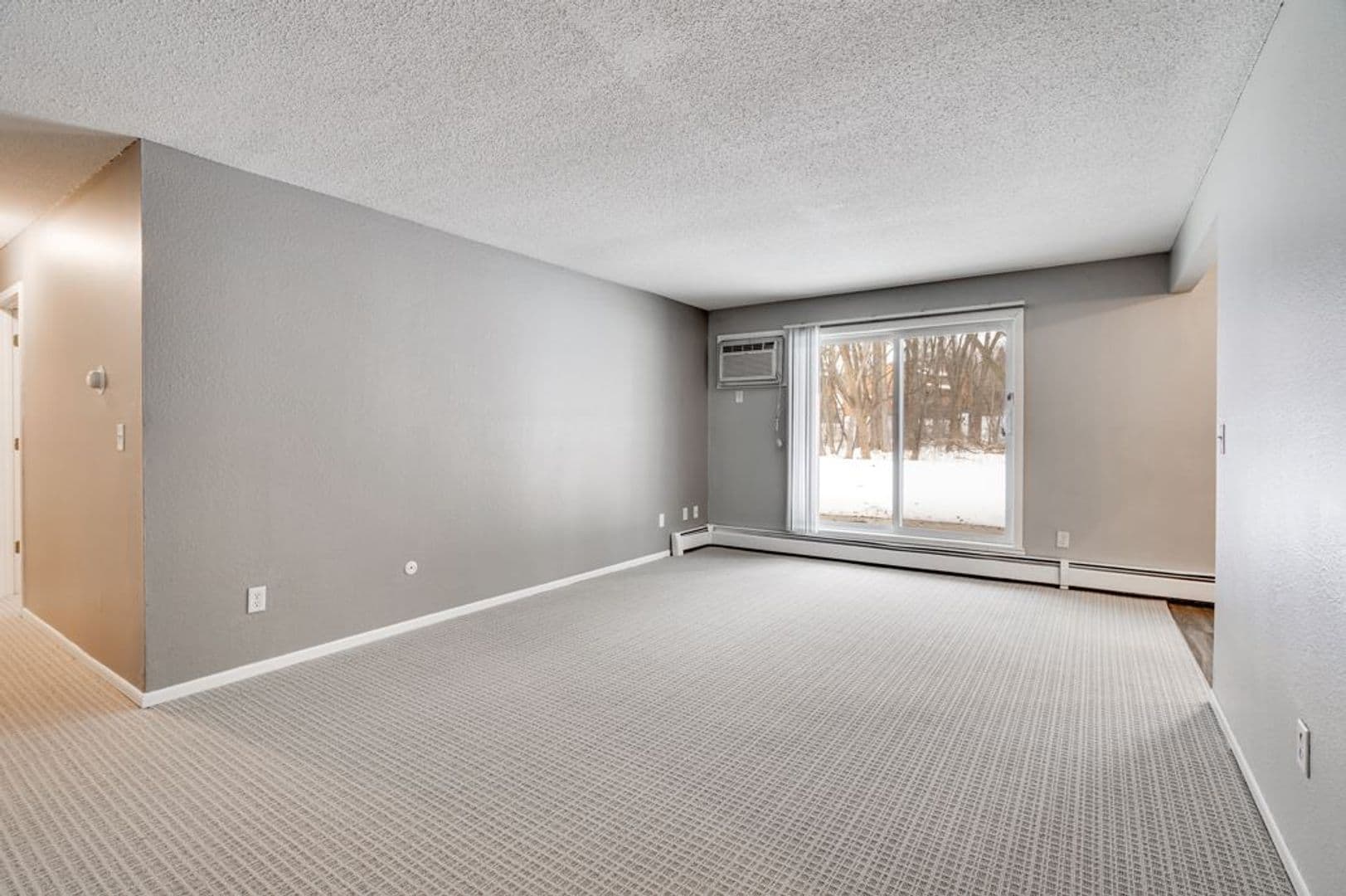 Little Canada Apartment: 180 - 210 County Road B2 E