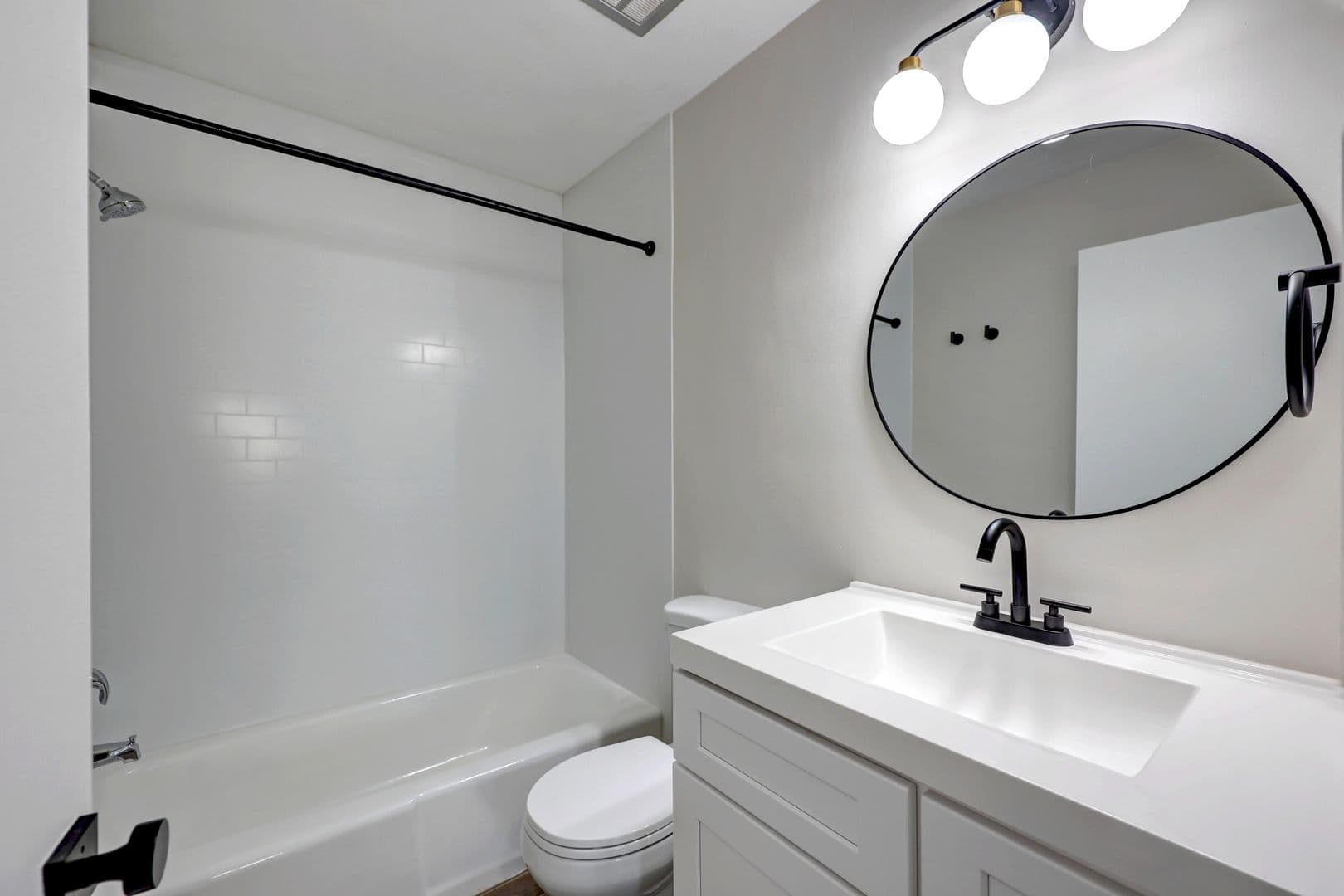 North St. Paul Apartment: 2510 E. 7th Ave.