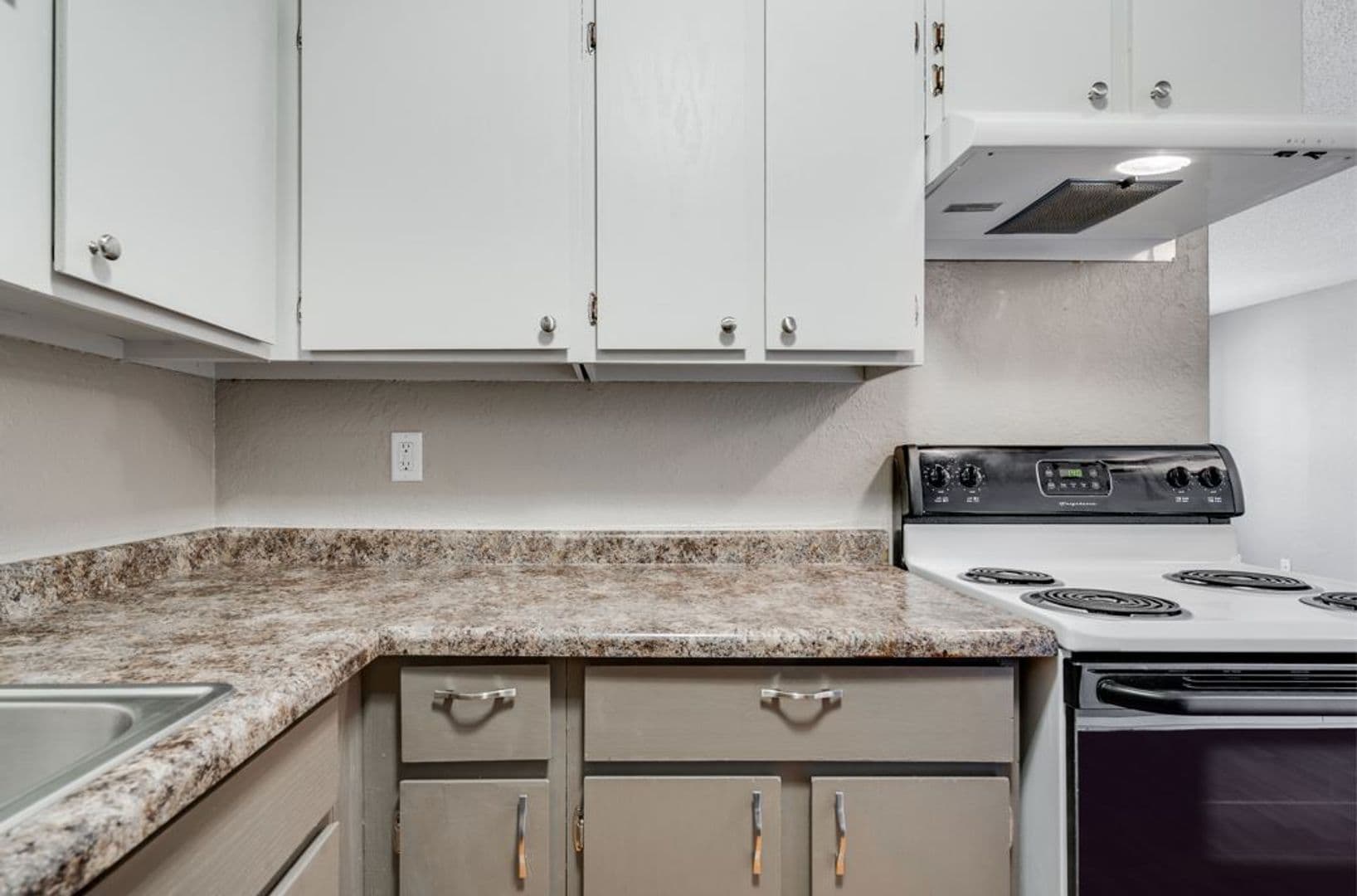 St. Paul Apartment: 99 W. California Ave. #103