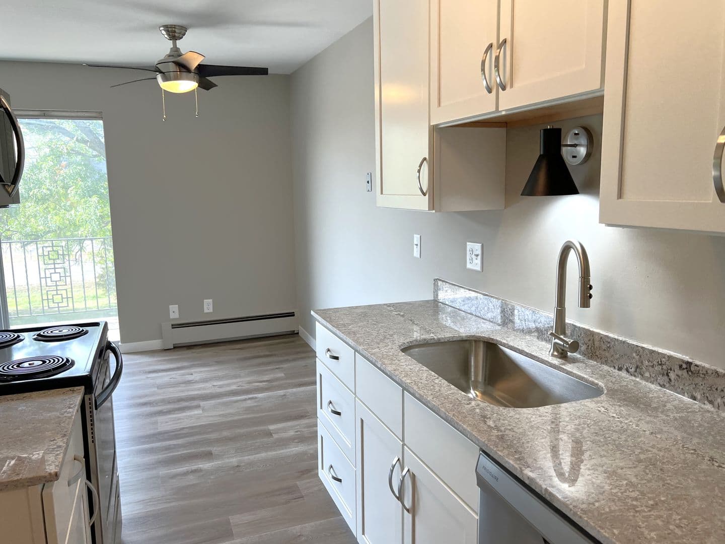 Roseville Apartment: 2914 Snelling Ave N