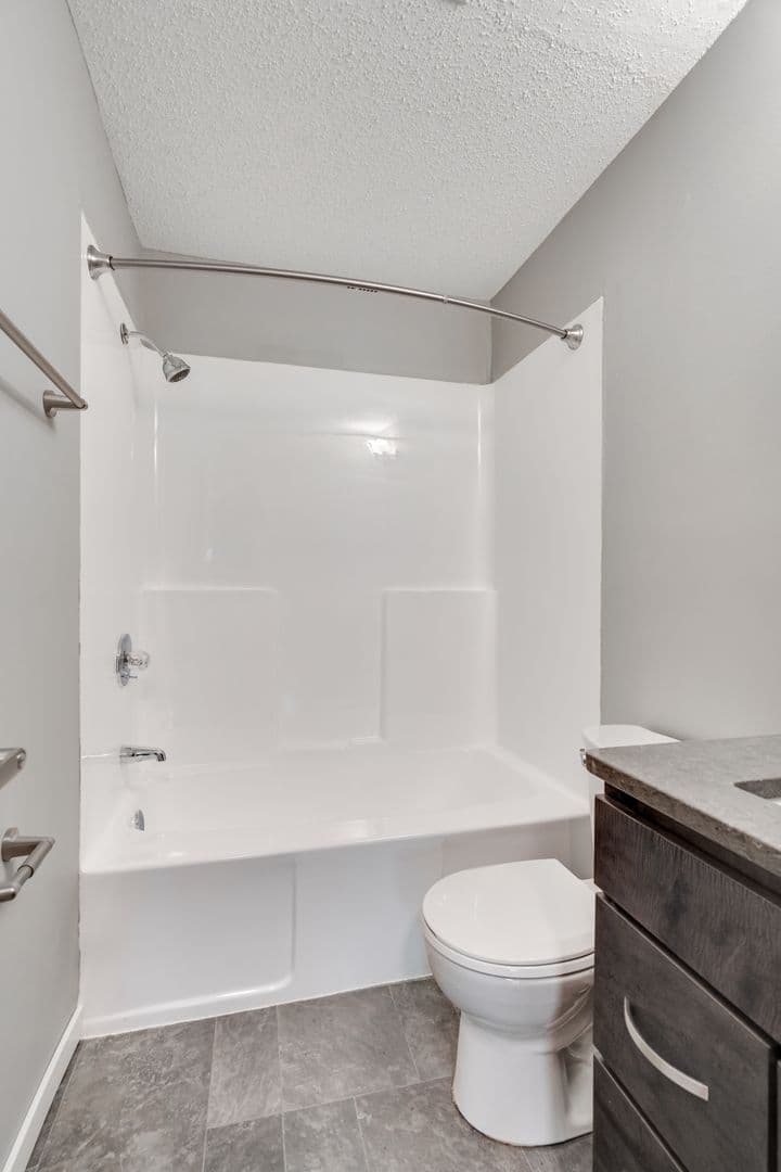 Coon Rapids Apartment: 9985 Butternut Street NW