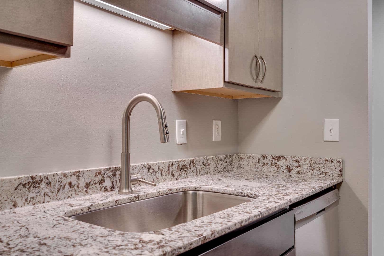 Coon Rapids Apartment: 9985 Butternut Street NW
