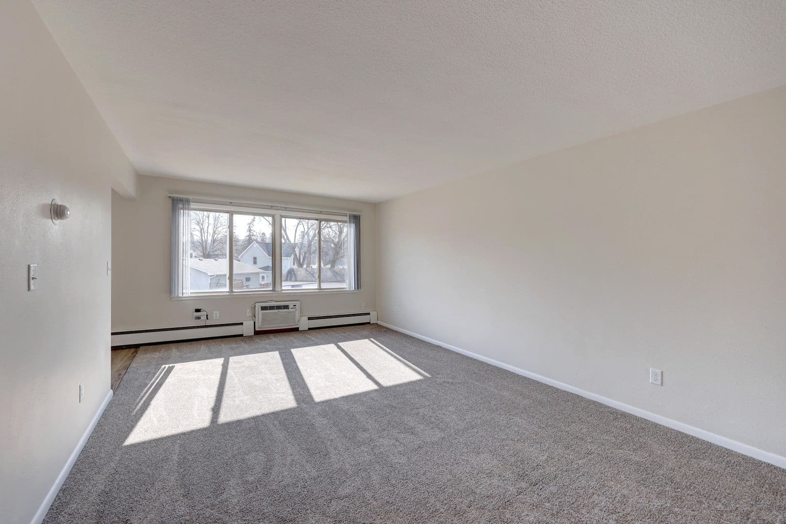 North St. Paul Apartment: 2510 E. 7th Ave.