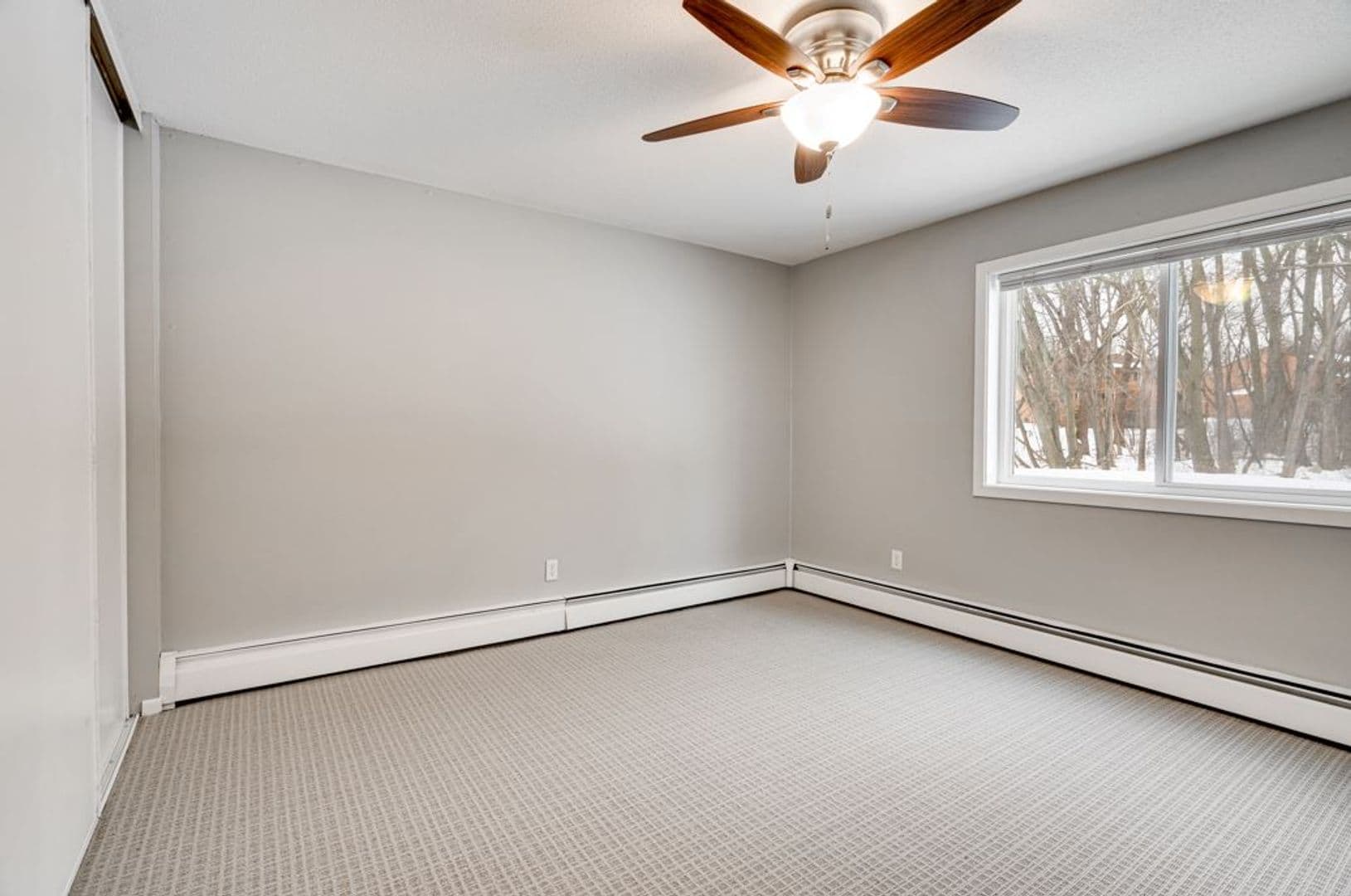 Little Canada Apartment: 180 - 210 County Road B2 E
