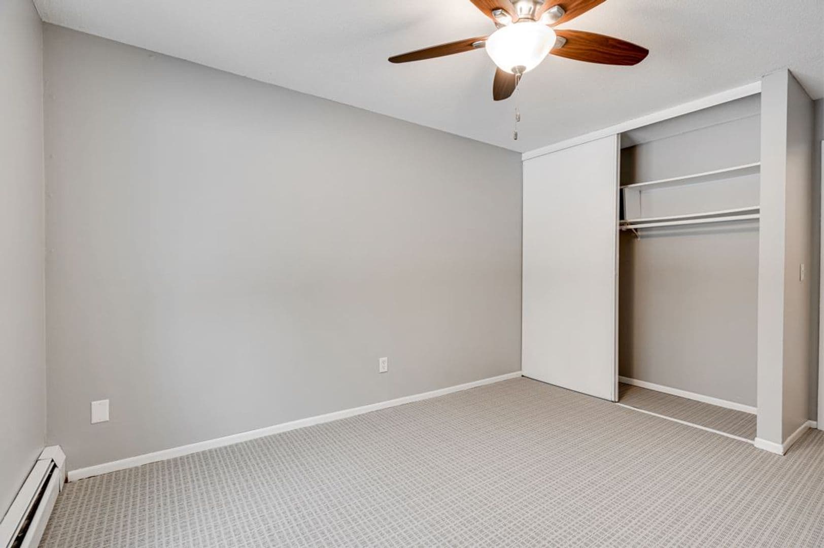 Little Canada Apartment: 180 - 210 County Road B2 E