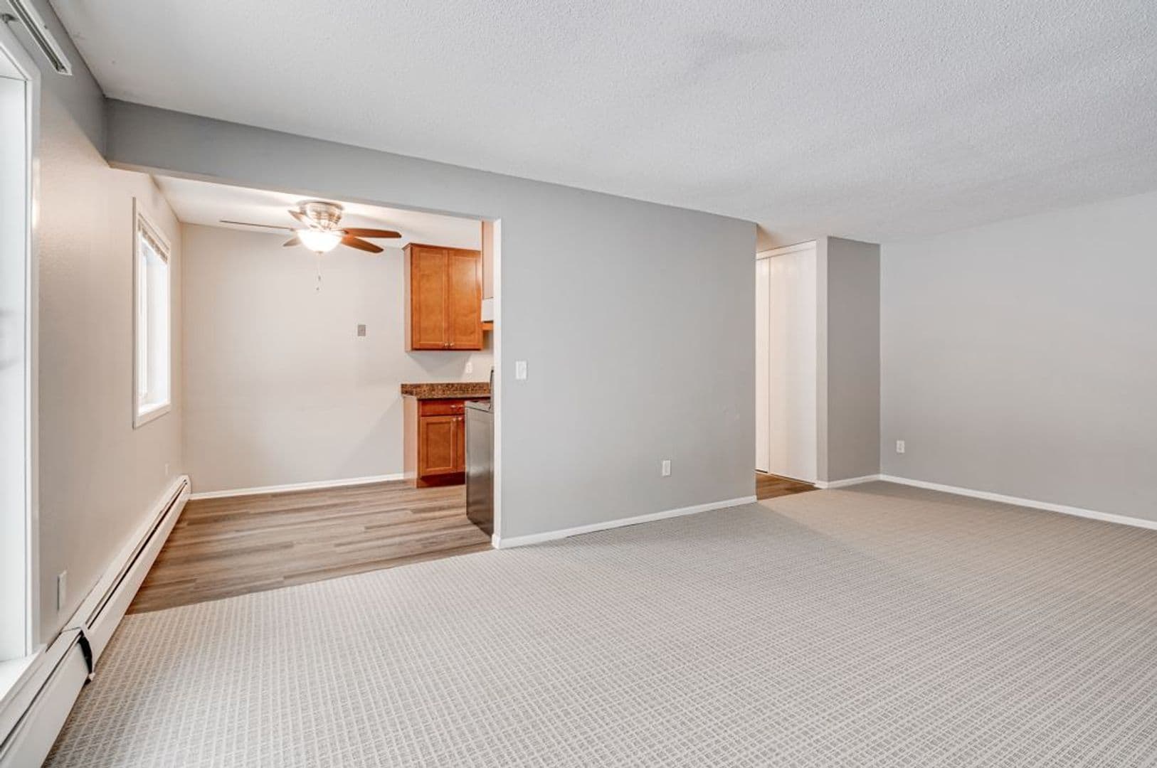 Little Canada Apartment: 180 - 210 County Road B2 E
