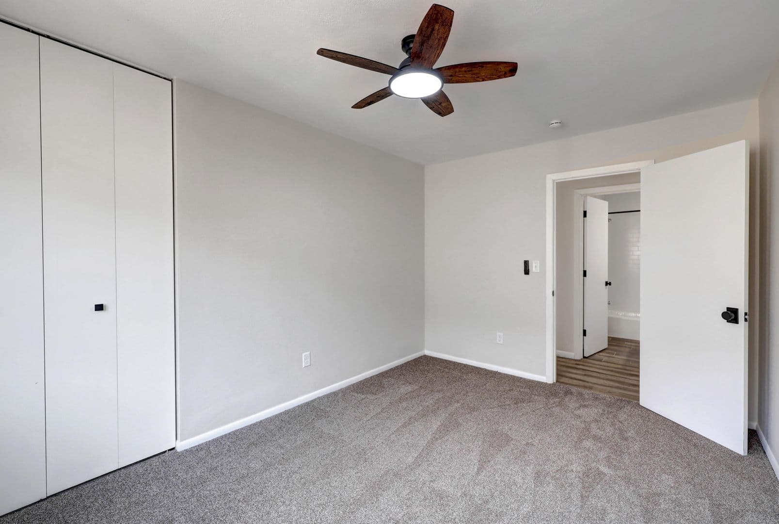 North St. Paul Apartment: 2510 E. 7th Ave.