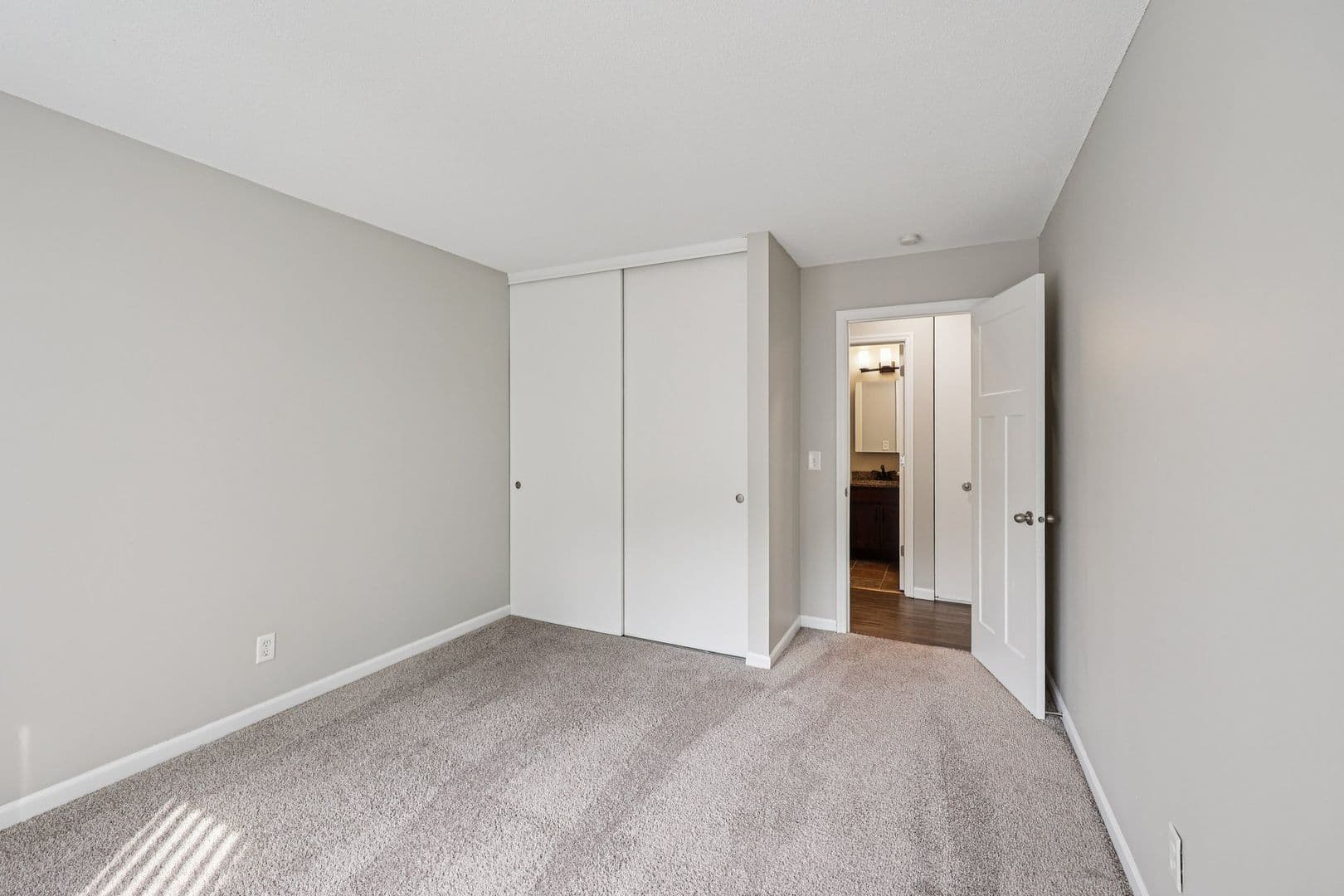 St. Paul Apartment: 1829 Furness Street