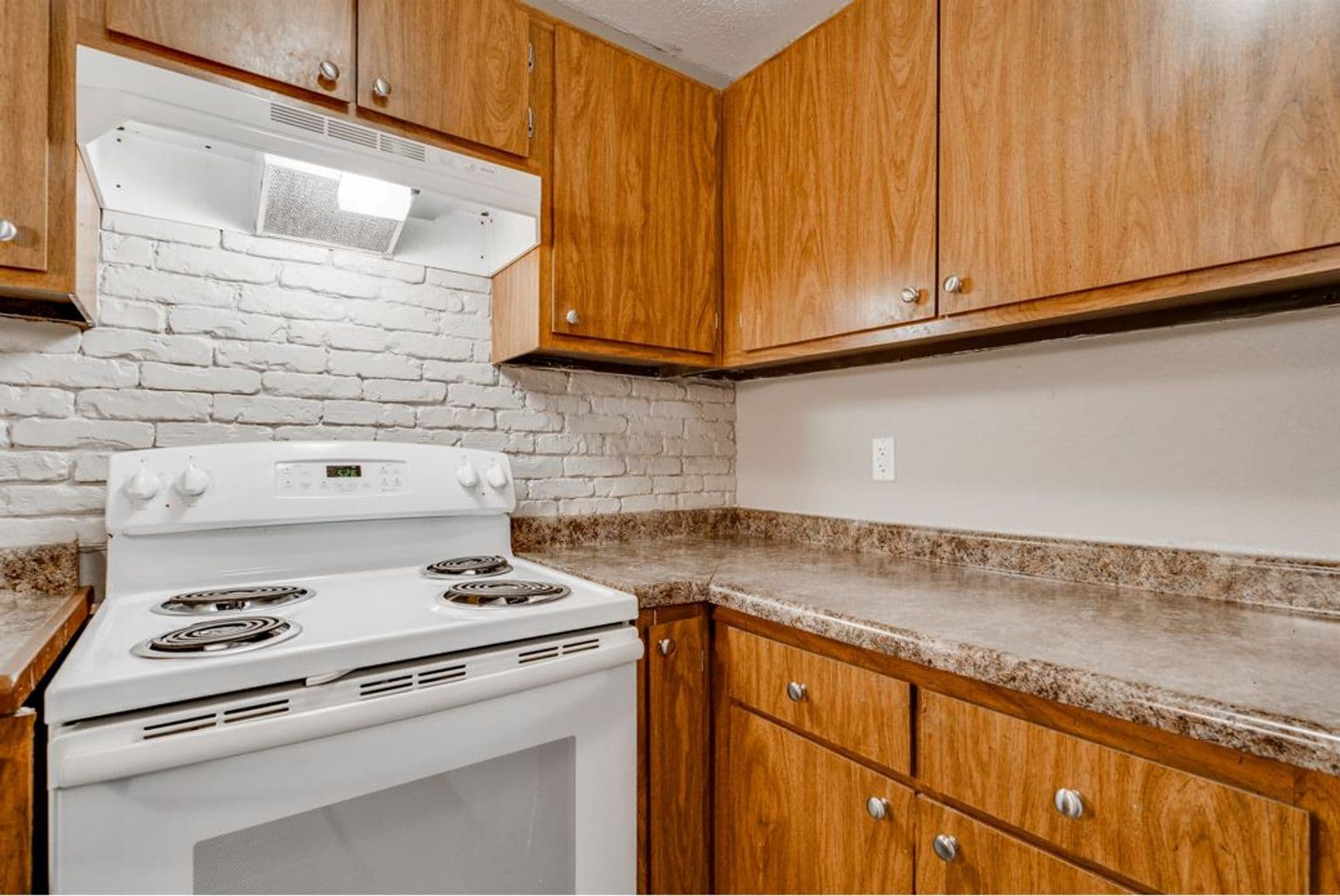 St. Paul Apartment: 99 W. California Ave. #103