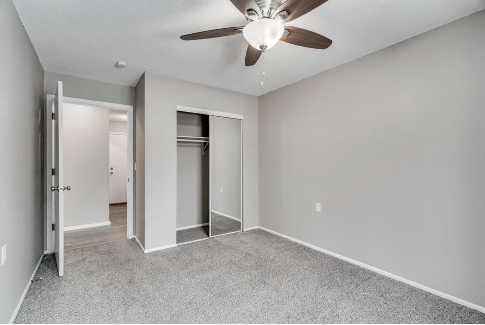 St. Paul Apartment: 99 W. California Ave. #103