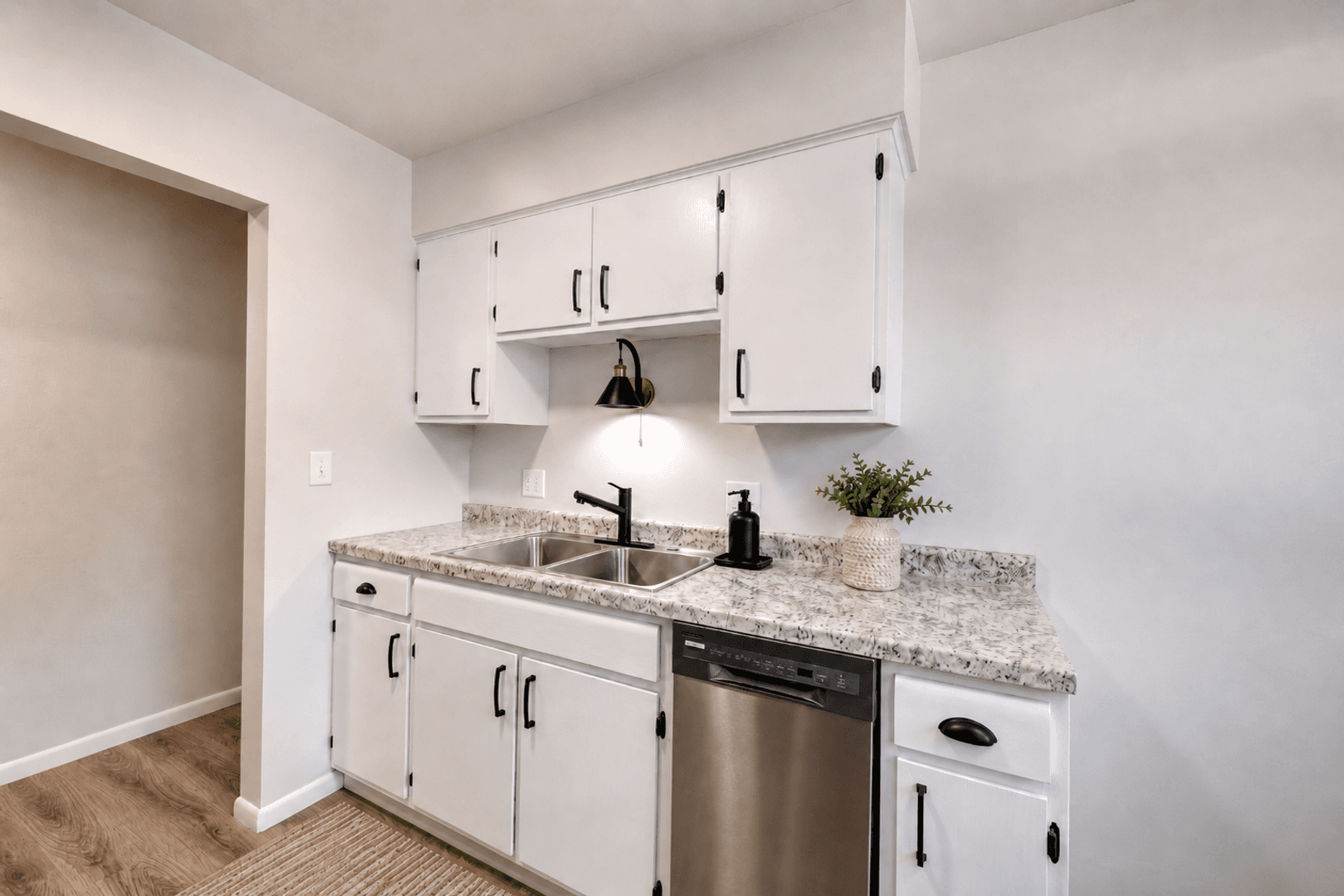 North St. Paul Apartment: 2510 E. 7th Ave.
