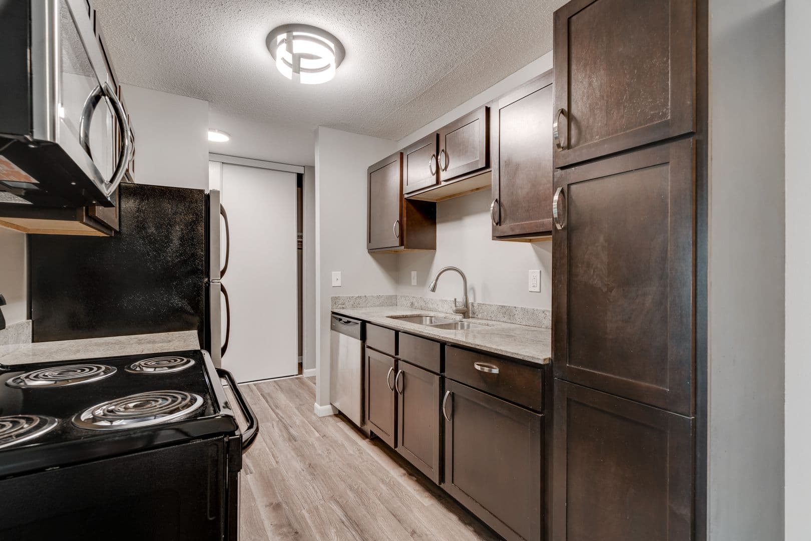 Coon Rapids Apartment: 9985 Butternut Street NW