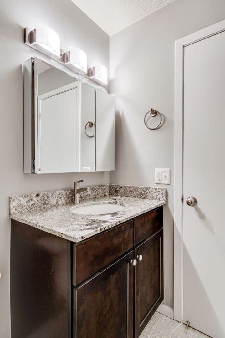 Little Canada Apartment: 180 - 210 County Road B2 E