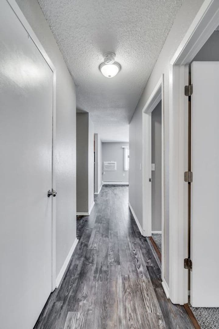 St. Paul Apartment: 99 W. California Ave. #103