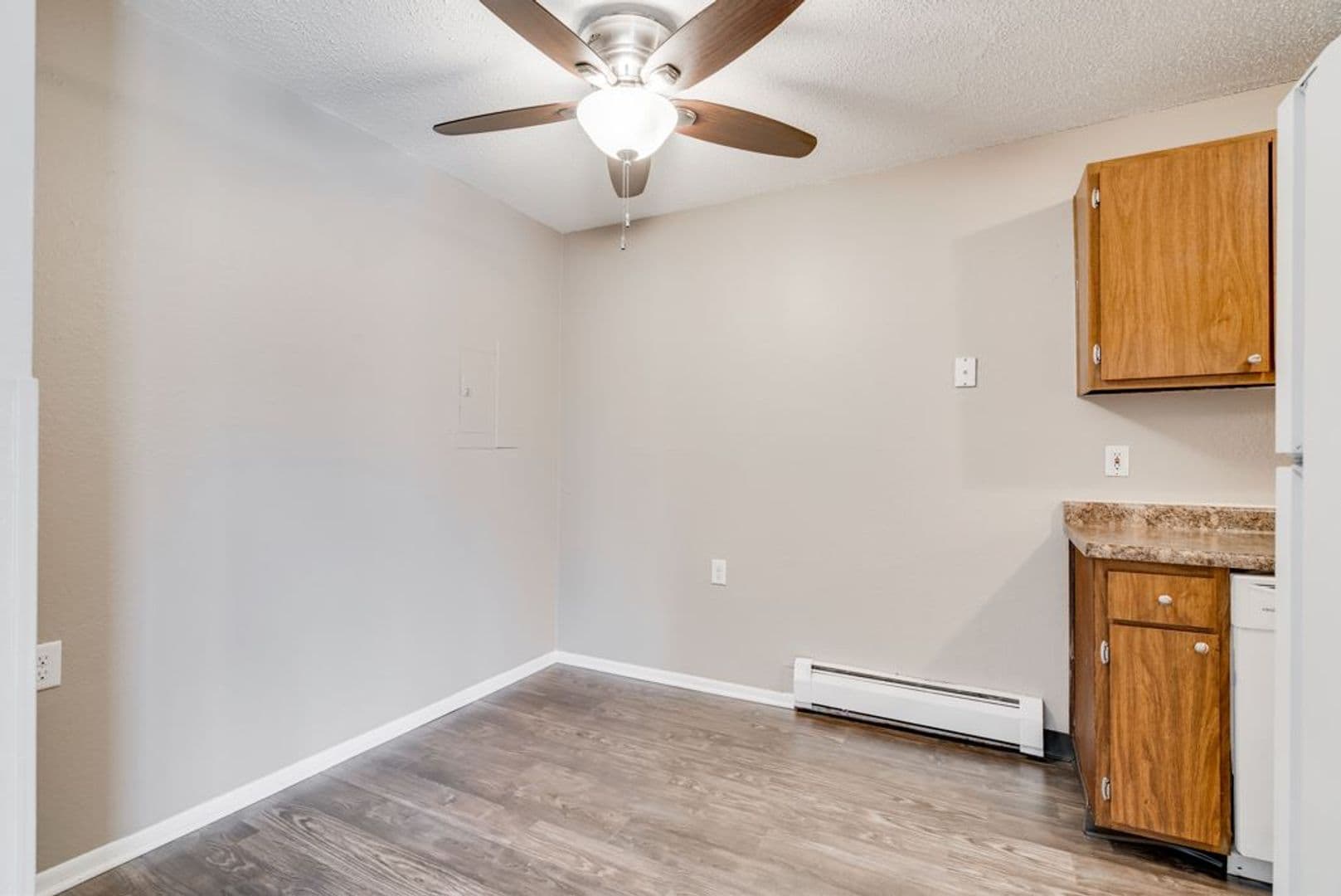 St. Paul Apartment: 99 W. California Ave. #103