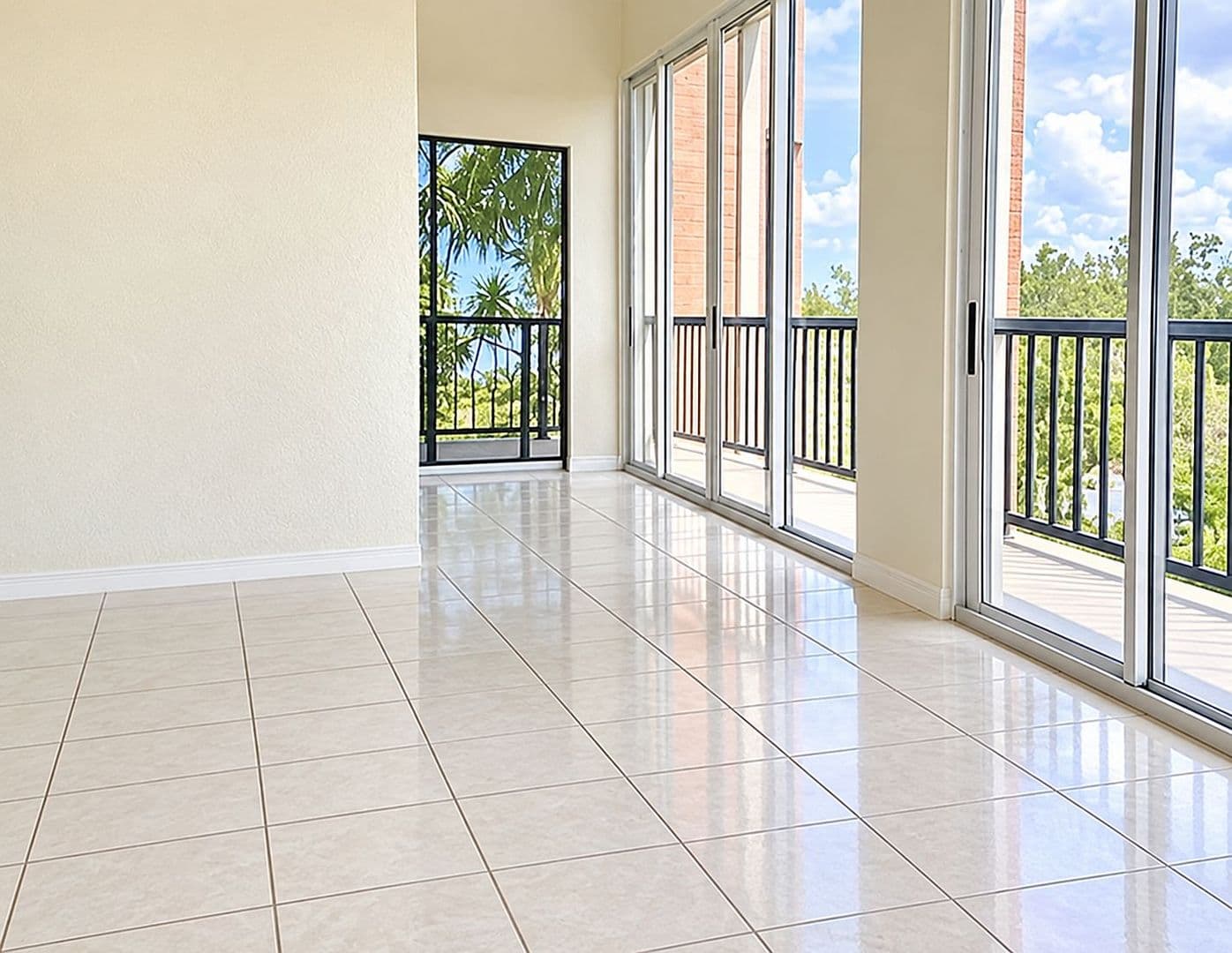 Fort Myers Condo: 14815 Laguna Dr #103
