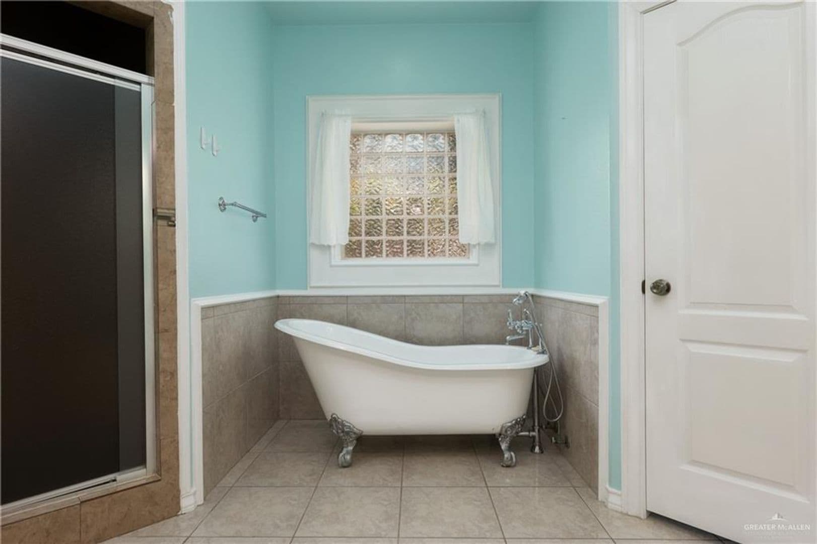 Alamo House: APEX-715 Pauli Ave