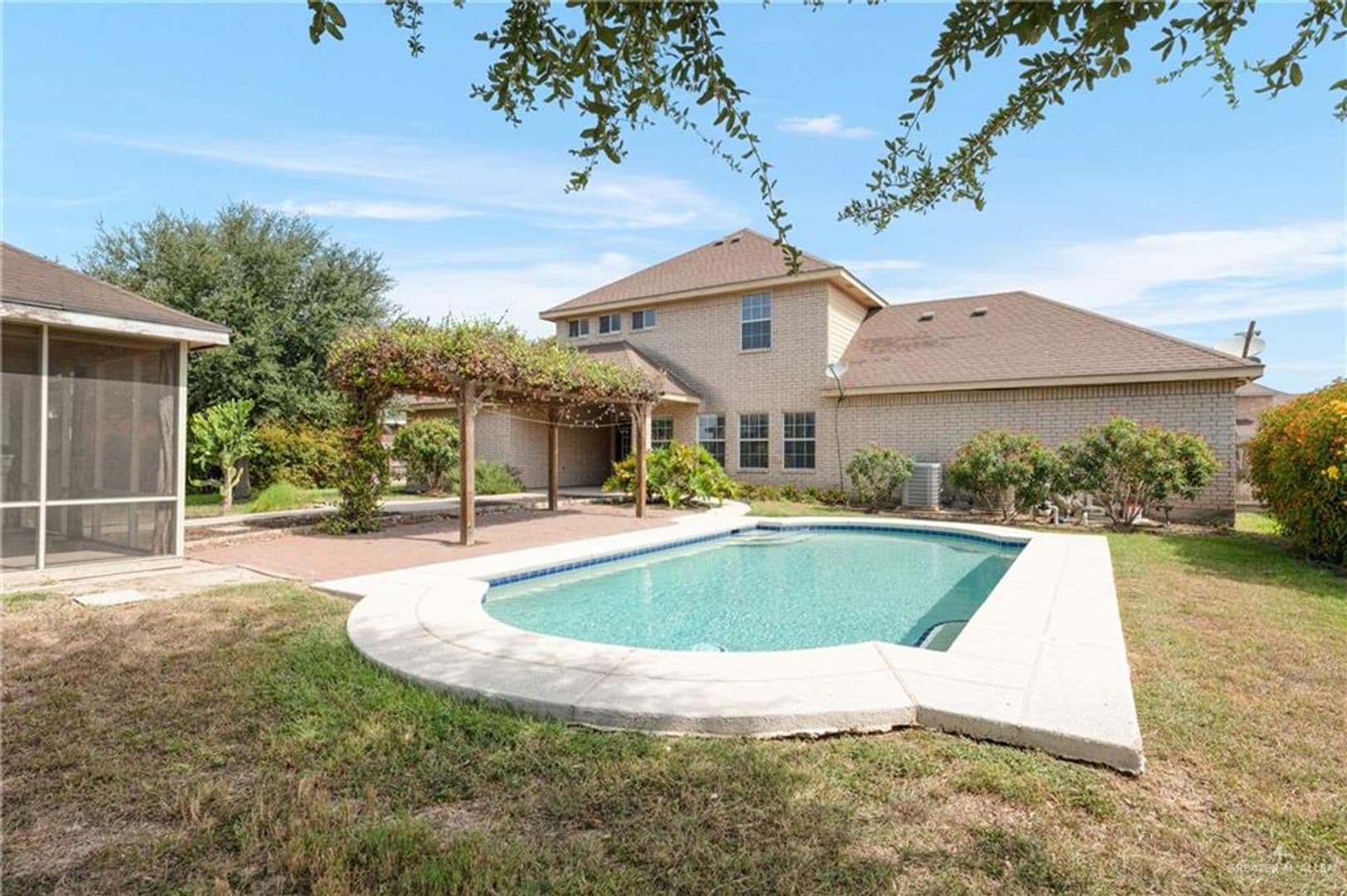 Alamo House: APEX-715 Pauli Ave