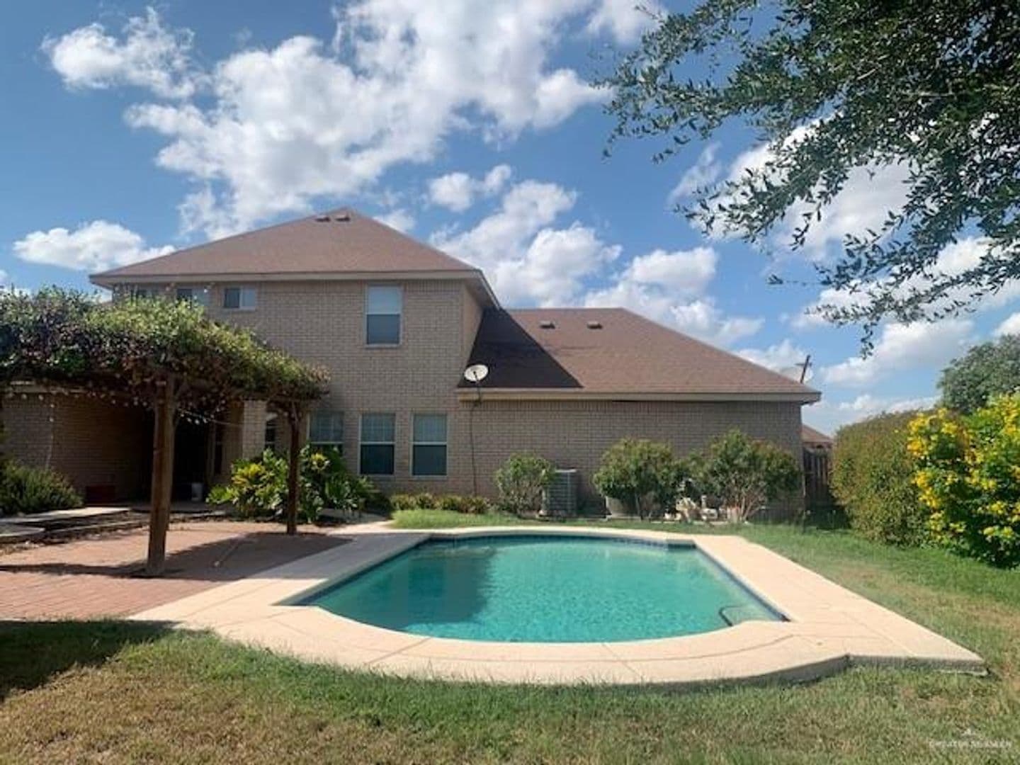 Alamo House: APEX-715 Pauli Ave