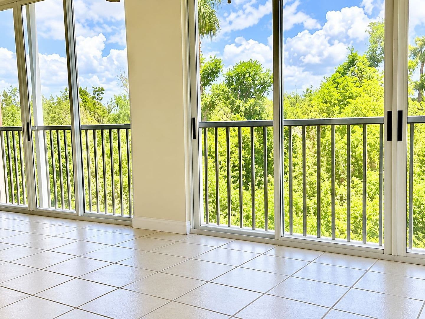 Fort Myers Condo: 14815 Laguna Dr #103