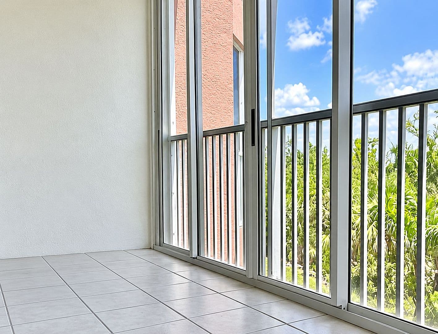 Fort Myers Condo: 14815 Laguna Dr #103