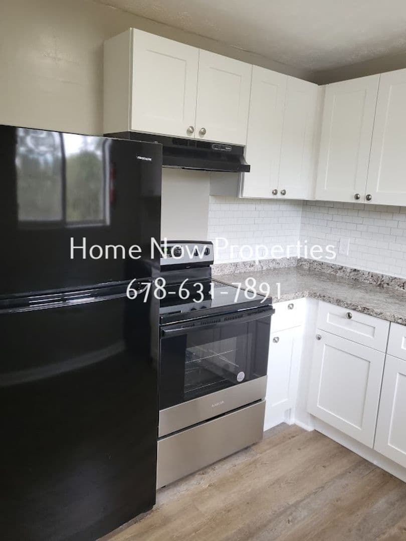 Forest Park Apartment: 417 Barton Drive