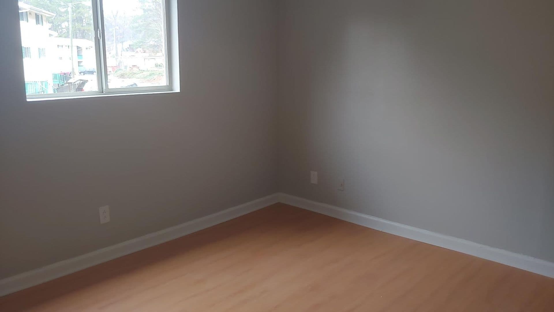 Forest Park Apartment: 417 Barton Drive