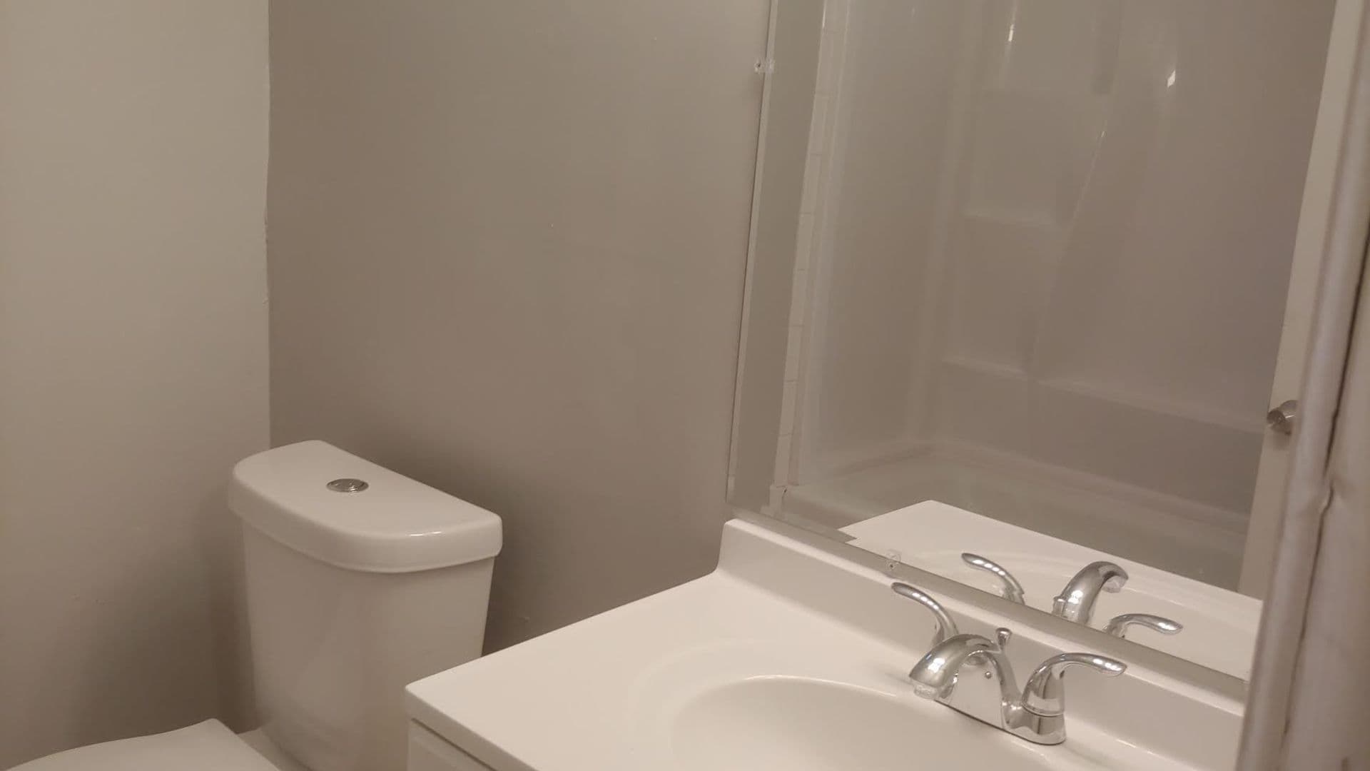 Forest Park Apartment: 417 Barton Drive
