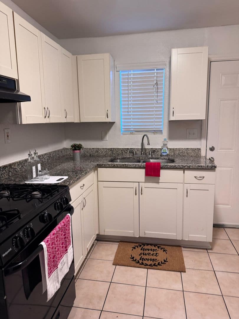 Clarkston Apartment: 982 Smith Street