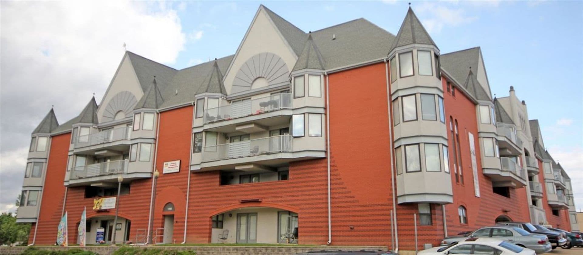Urbana Apartment: 1806 S Cottage Grove Ave