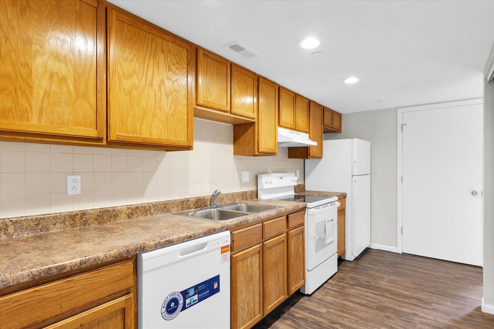 Urbana Apartment: 1102 E Colorado Ave