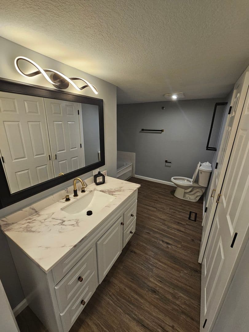 Urbana Apartment: 1102 E Colorado Ave