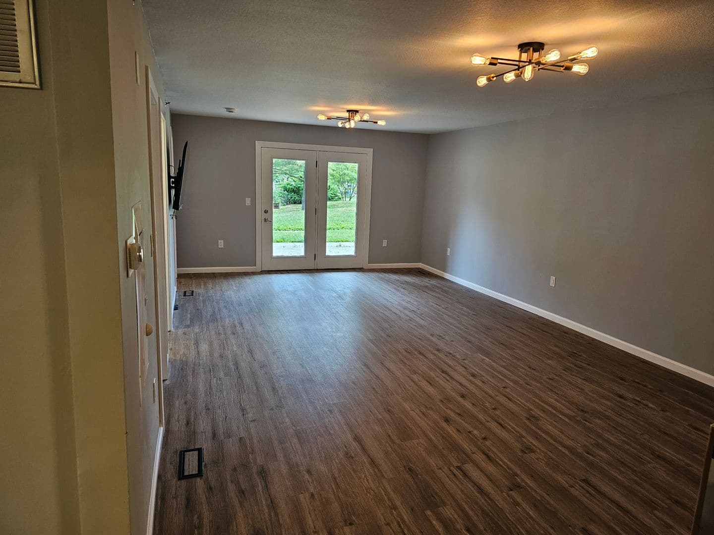 Urbana Apartment: 1102 E Colorado Ave