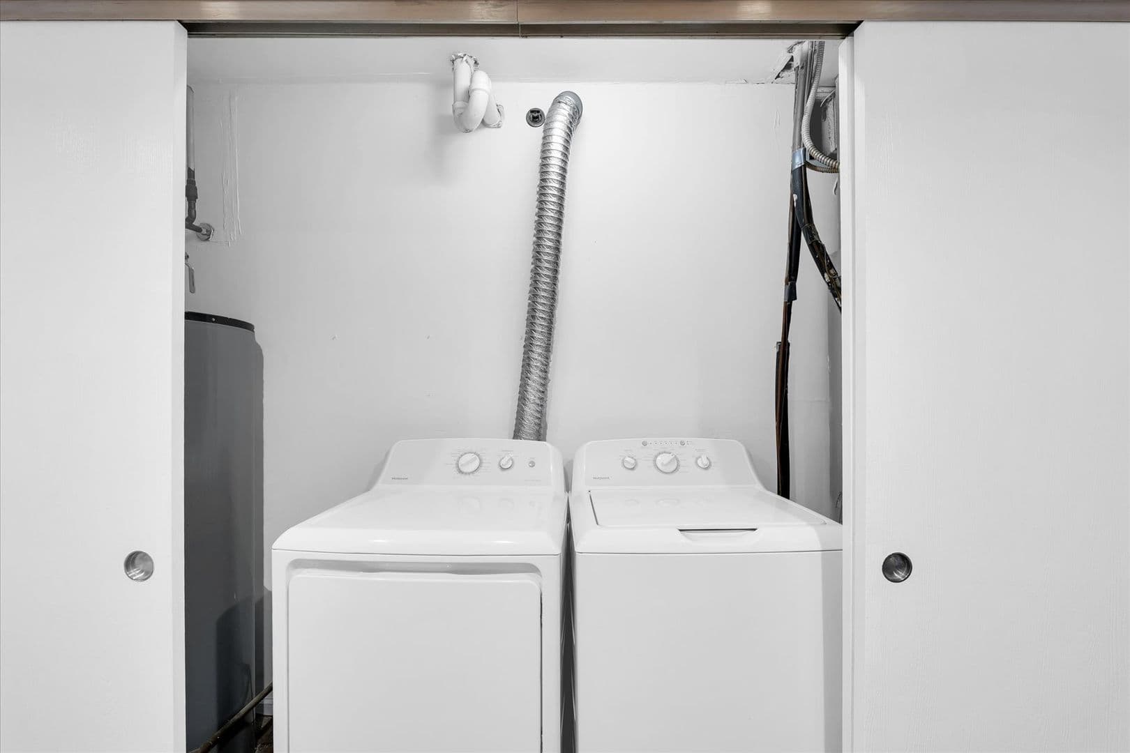 Urbana Apartment: 1102 E Colorado Ave