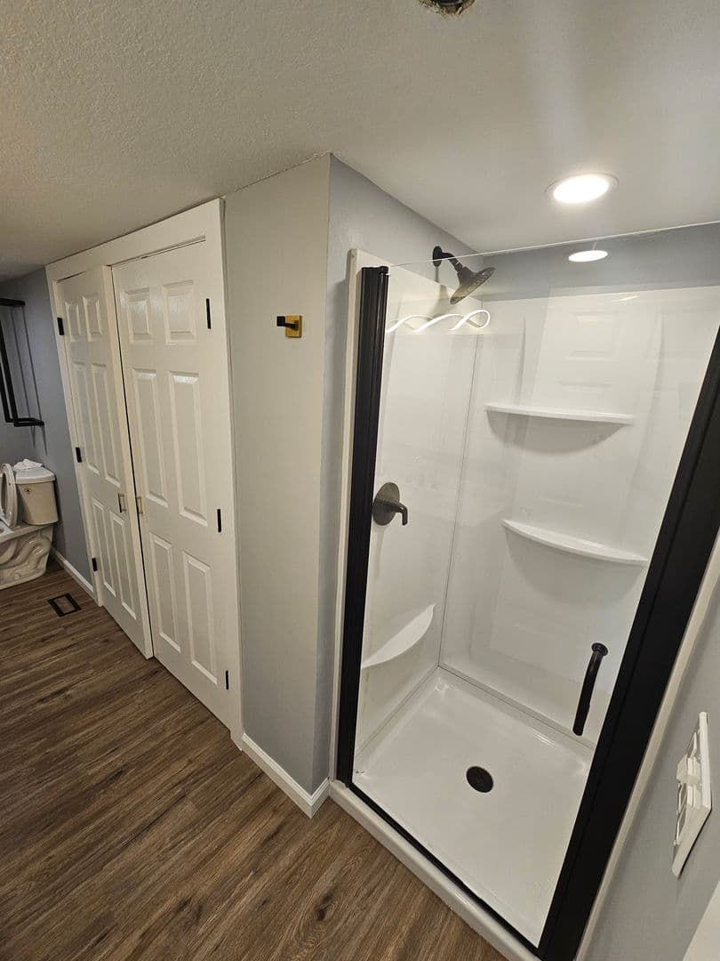 Urbana Apartment: 1102 E Colorado Ave