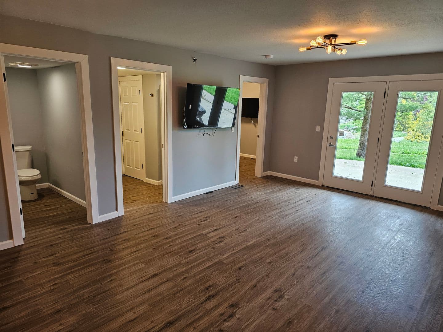 Urbana Apartment: 1102 E Colorado Ave