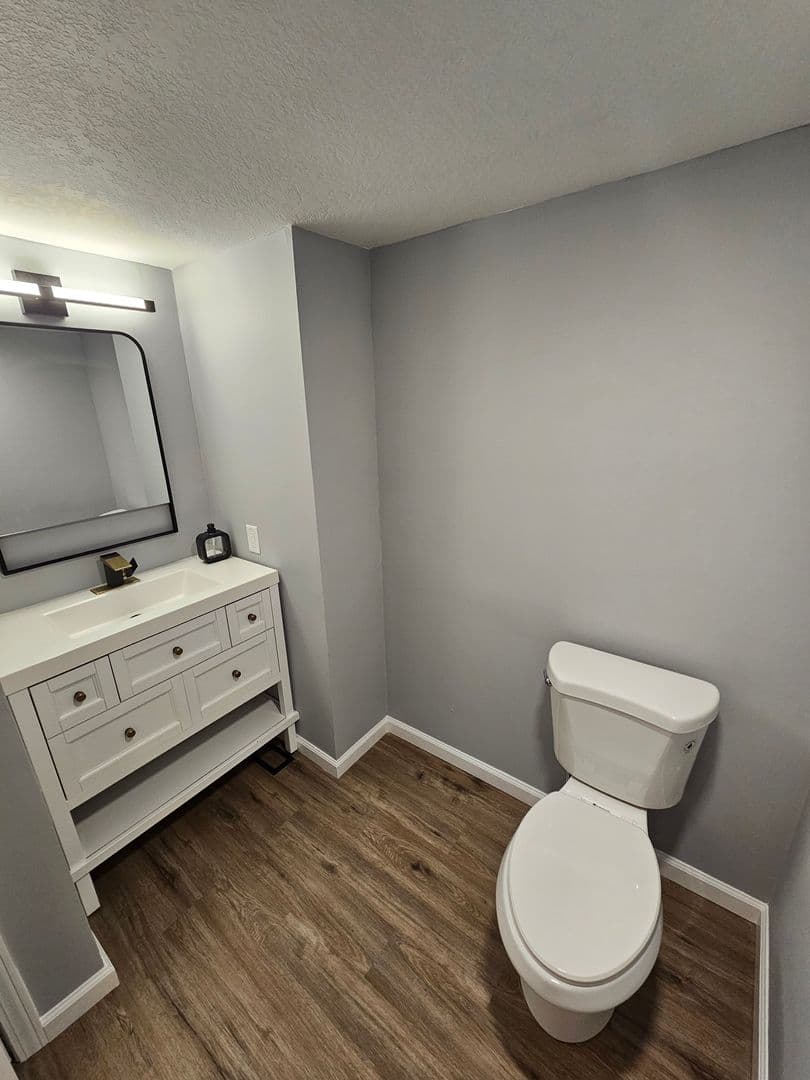 Urbana Apartment: 1102 E Colorado Ave